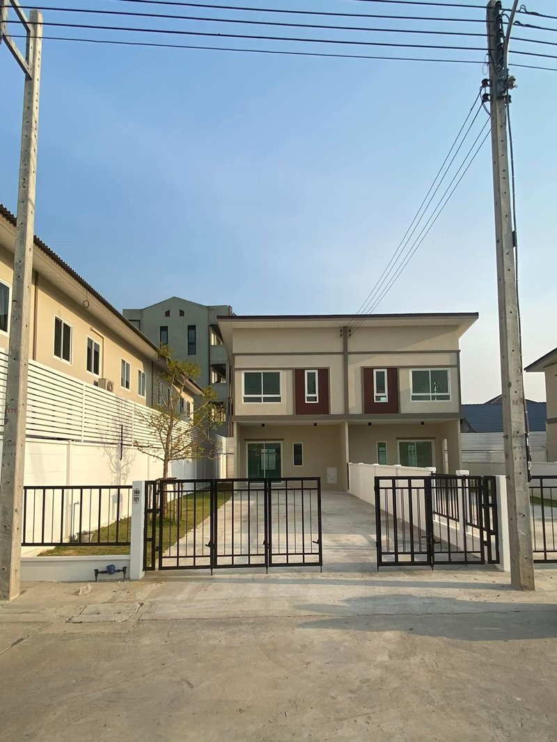 ปัญหาจอดรถหน้าบ้าน