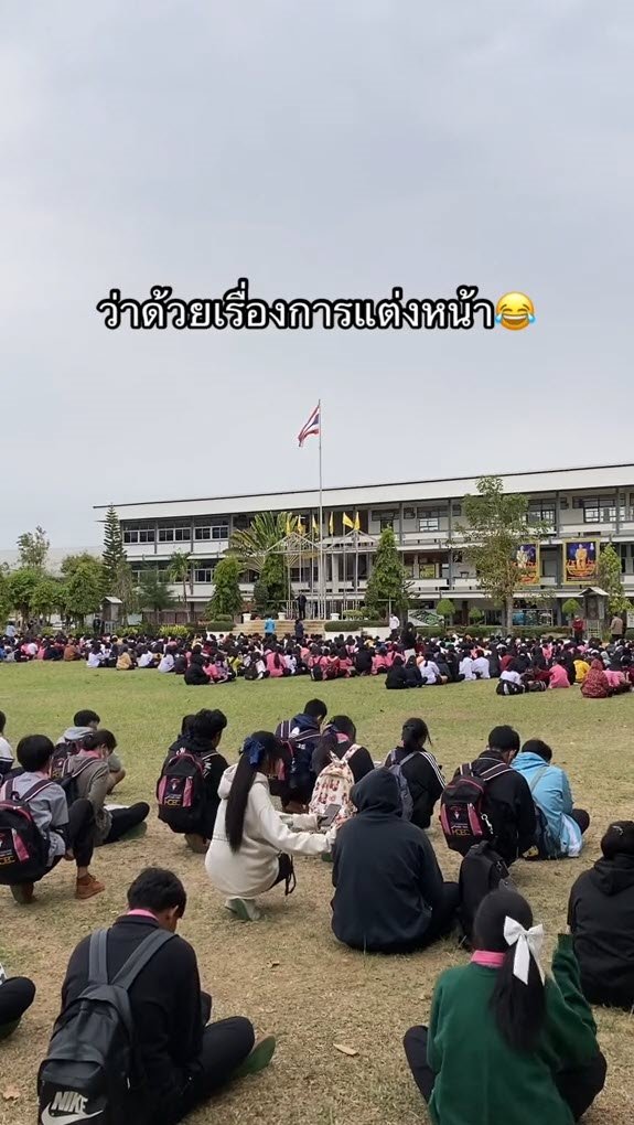 ครูพูดหน้าเสาธง