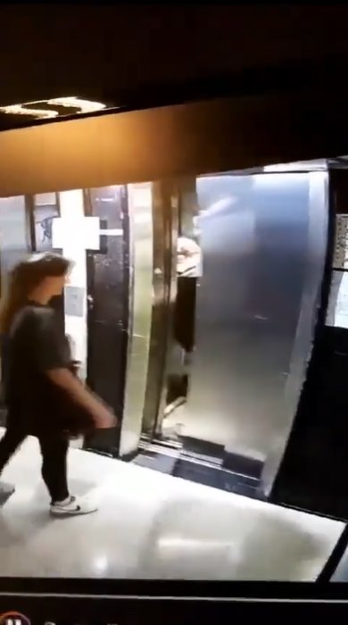 เซ็กส์ในลิฟต์