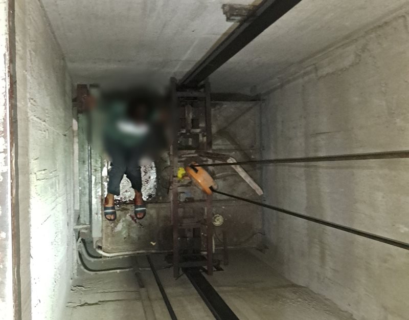 ตกช่องลิฟต์