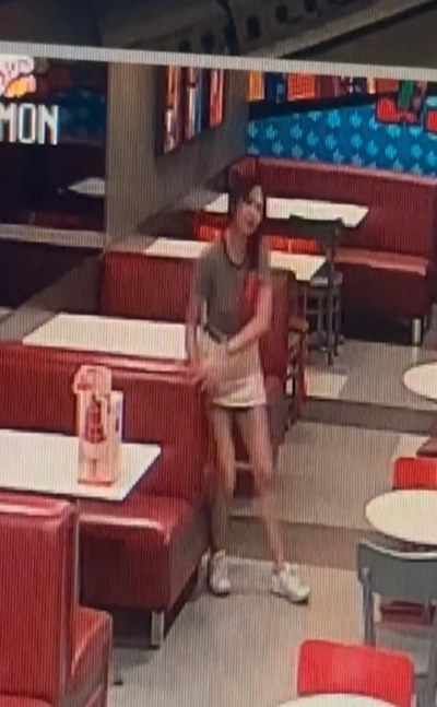 พนักงานเสิร์ฟล้มทั้งยืน