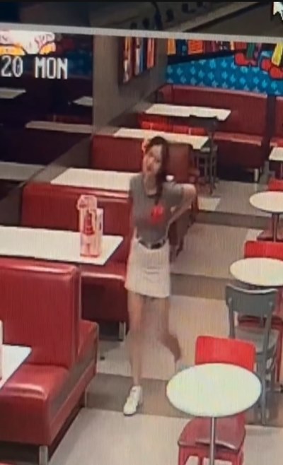 พนักงานเสิร์ฟล้มทั้งยืน