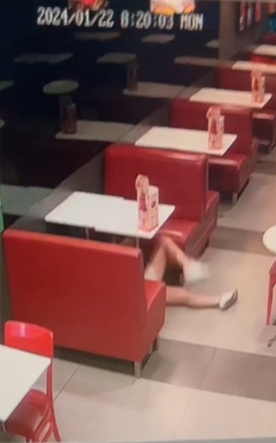 พนักงานเสิร์ฟล้มทั้งยืน