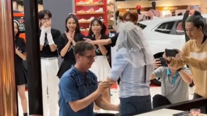 เซอร์ไพรส์ขอแต่งงาน
