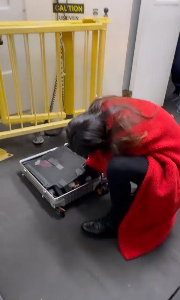 กระเป๋าสั่น