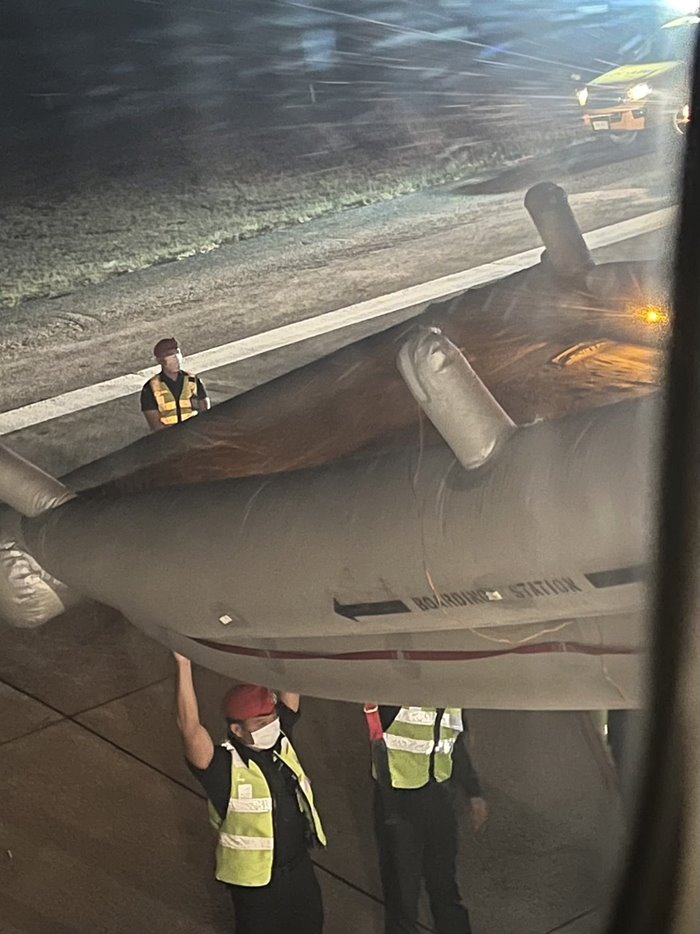 ผดส. เปิดประตูเครื่องบิน