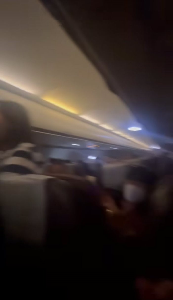 ผดส. เปิดประตูเครื่องบิน