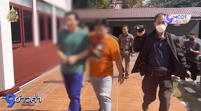 ผดส. เปิดประตูเครื่องบิน