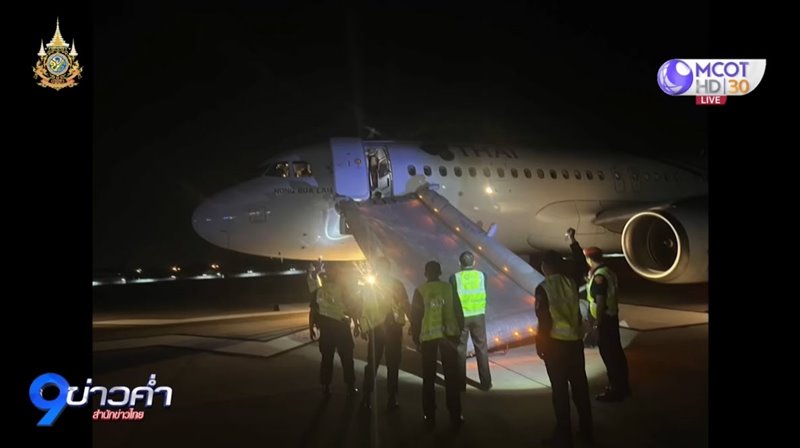 ผดส. เปิดประตูเครื่องบิน