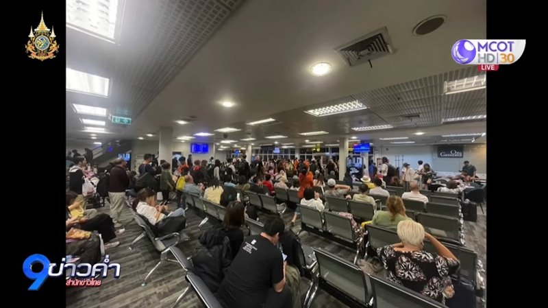 ผดส. เปิดประตูเครื่องบิน