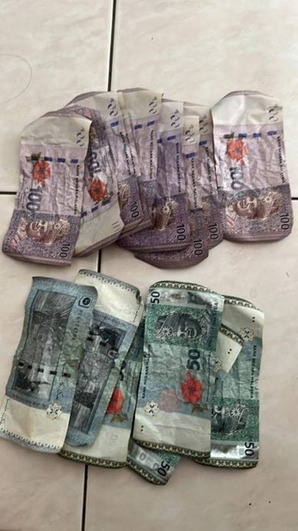 ช่อดอกไม้เงินสด