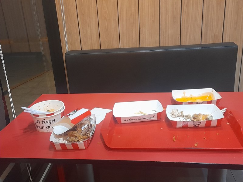 กิน KFC ต้องเก็บถาดไหม