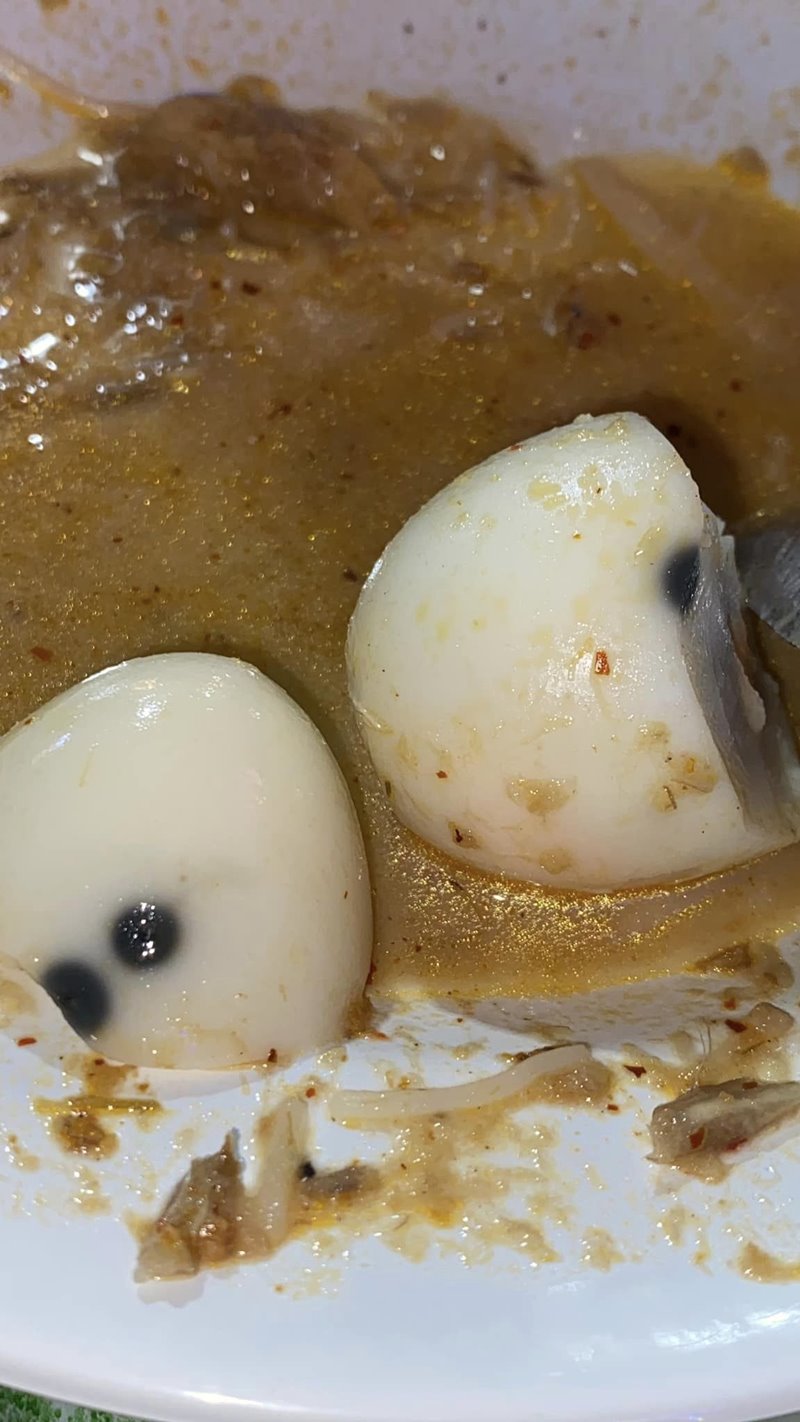 จุดดำบนไข่ต้ม