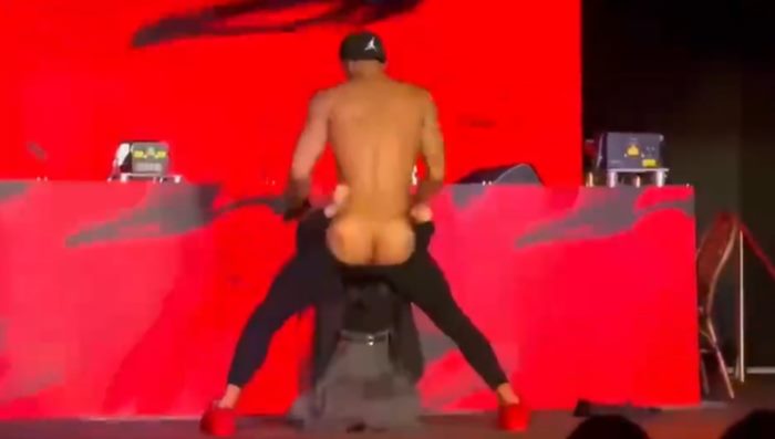 เต้นเปลื้องผ้า