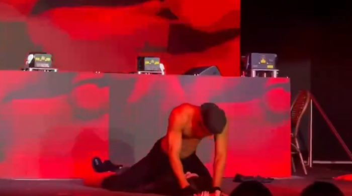 เต้นเปลื้องผ้า