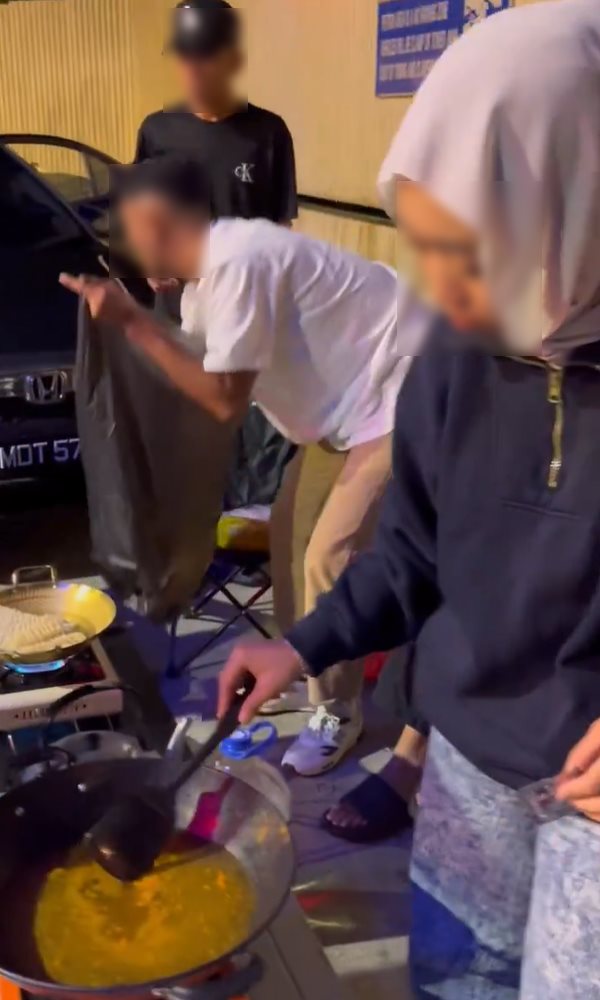 ทำอาหารในปั๊มน้ำมัน