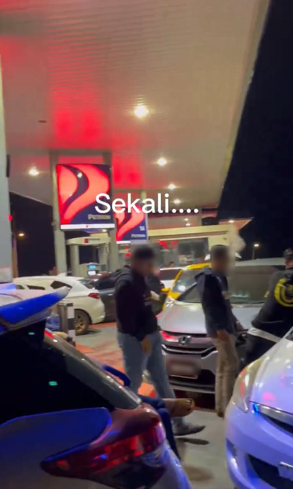 ทำอาหารในปั๊มน้ำมัน