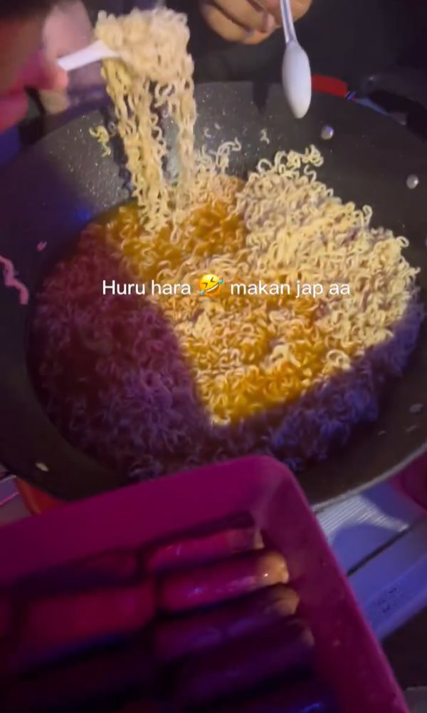 ทำอาหารในปั๊มน้ำมัน