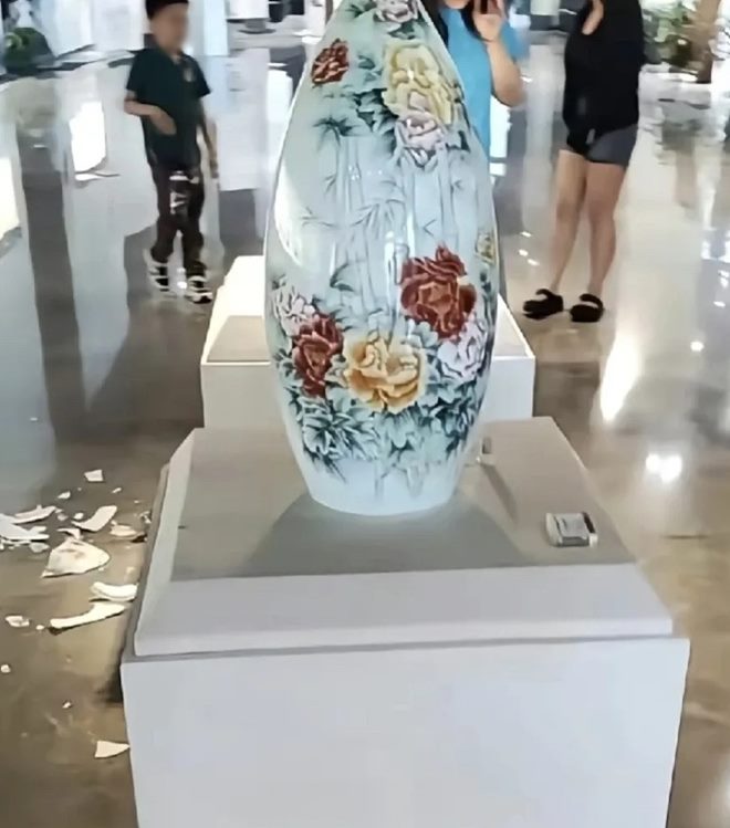 แจกันแตก