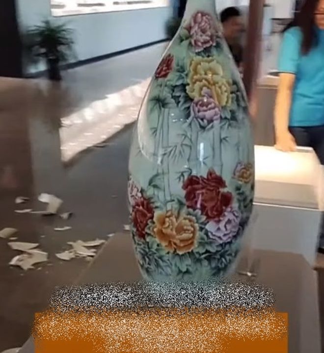 แจกันแตก