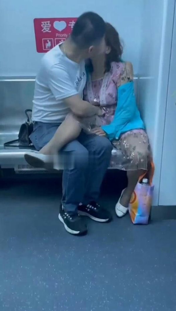 อนาจารในที่สาธารณะ