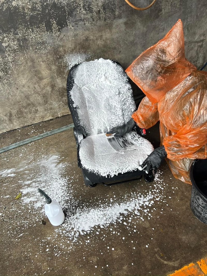 ทำความสะอาดรถมีศพ