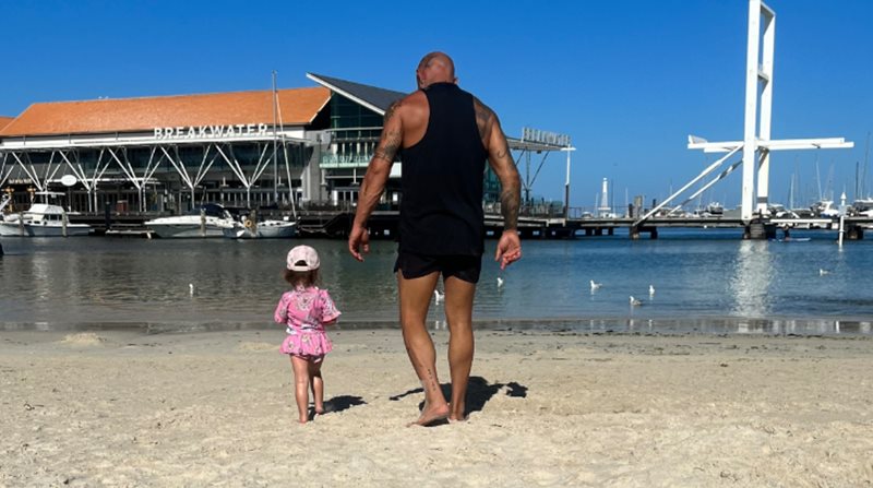 หนุ่มล้มฟาดในห้องน้ำฟิตเนส 15 ชม. บาดเจ็บที่สมอง ก่อนดับ