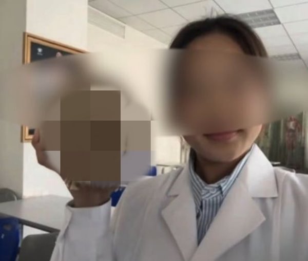 นศ.แพทย์ เซลฟี่กับกะโหลกอาจารย์ใหญ่ ผิดจรรยาบรรณหรือเปล่า