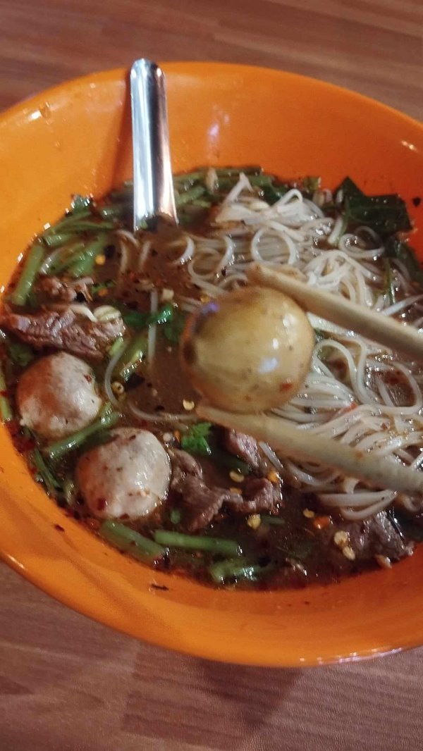 สั่งก๋วยเตี๋ยวมากิน ได้ลูกชิ้นปริศนา แม่ค้าเฉลยลูกชิ้นอะไร