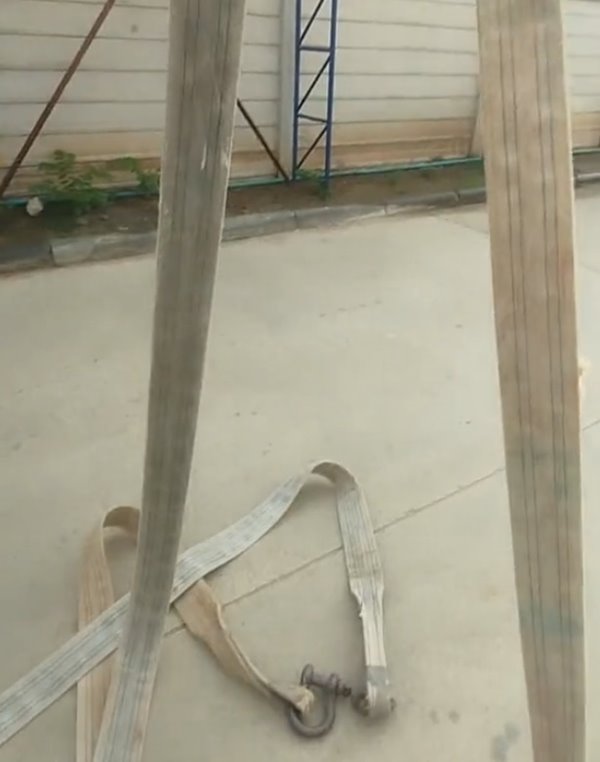 ไรเดอร์ส่งอาหาร เจอลูกค้าอยู่บนเครน ส่งยังไง