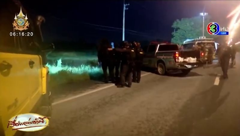 เมียอดีตนักมวยเอาปืนจี้ตำรวจ พาหนีไปไกลถึงนครนายก