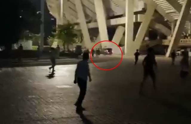 รถพุ่งใส่ฝูงชน กวาดคนล้มระนาวรอบศูนย์กีฬา หลายสิบชีวิตนอนเจ็บ