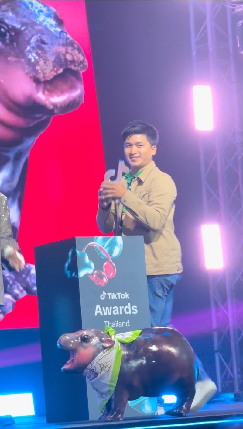 คุณเบนซ์ รับรางวัล TikTok Awards พร้อมเปิดคลิปหมูเด้งขอบคุณทุกคน