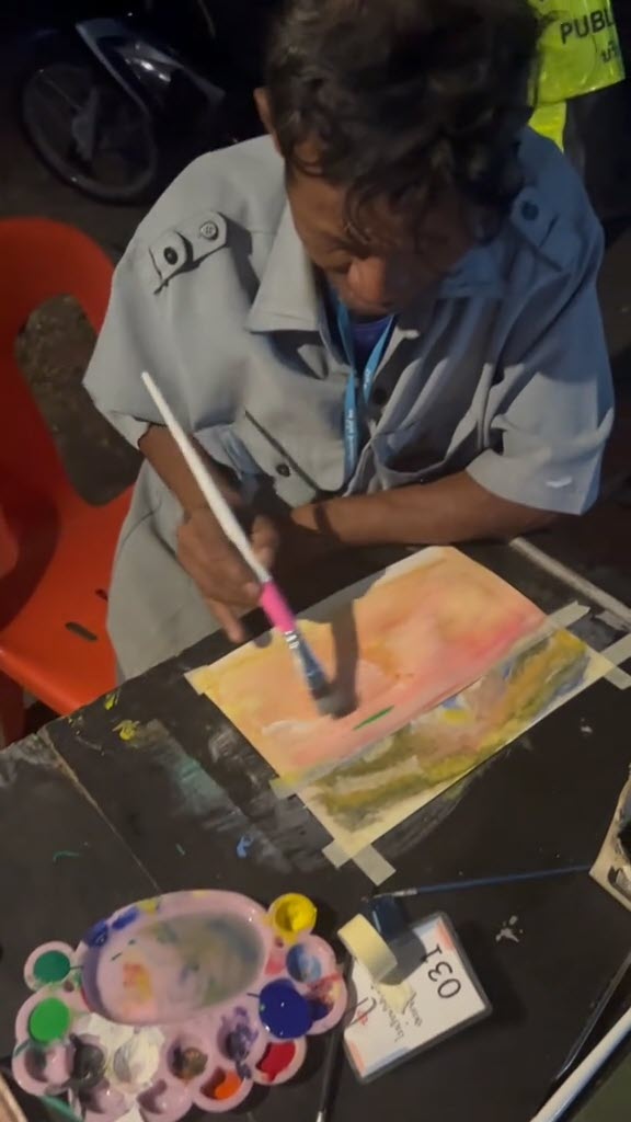 ลุงยามเฝ้าโรงเรียนโชว์สกิลศิลปะ วาดรูปสีน้ำแก้ง่วง เห็นผลงานถึงกับว้าว