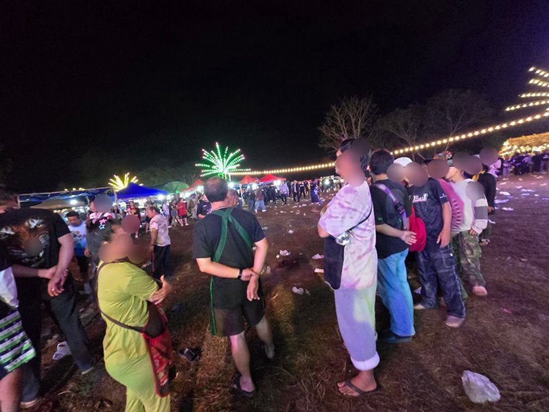 วัยรุ่นปาระเบิดใส่เวทีรำวงอุ้มผาง จ.ตาก เสียชีวิต 3 บาดเจ็บเกือบ 40