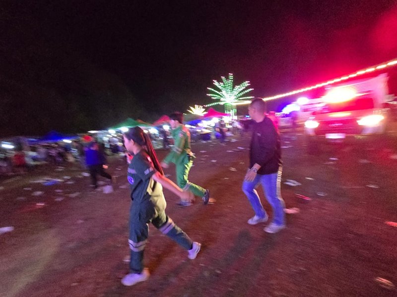 วัยรุ่นปาระเบิดใส่เวทีรำวงอุ้มผาง จ.ตาก เสียชีวิต 3 บาดเจ็บเกือบ 40