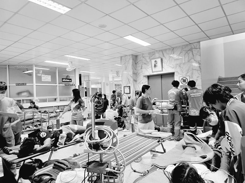 วัยรุ่นปาระเบิดใส่เวทีรำวงอุ้มผาง จ.ตาก เสียชีวิต 3 บาดเจ็บเกือบ 40