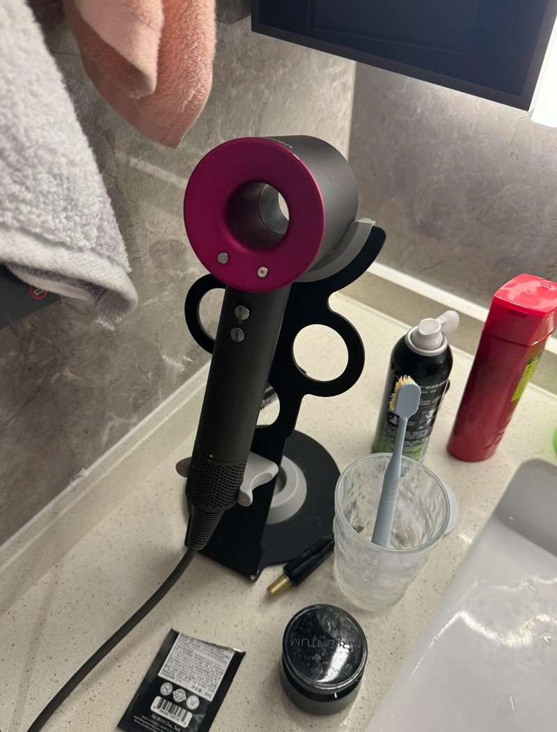 สาวกวาดของในห้องพักโรงแรมกลับบ้านเรียบ ไม่เว้นแม้แต่ไดร์กับเครื่องชงกาแฟ