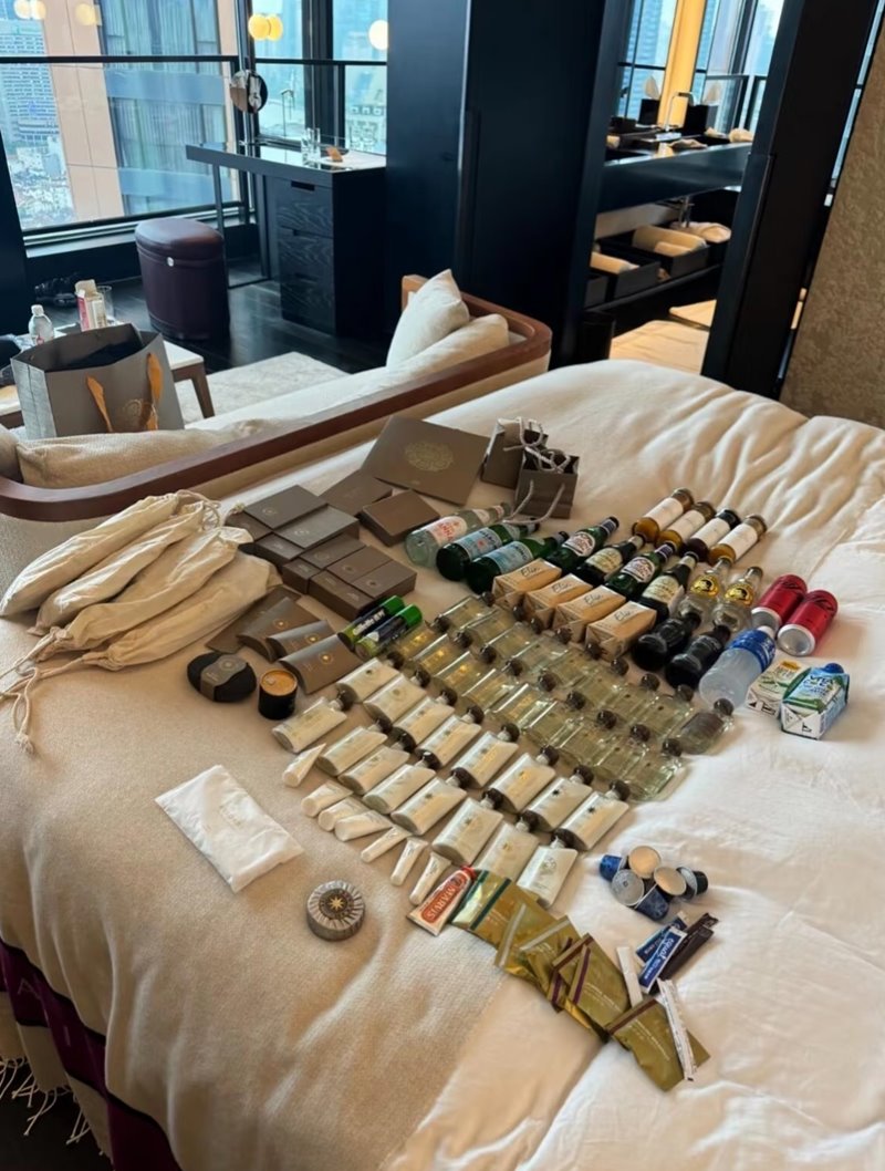 สาวกวาดของในห้องพักโรงแรมกลับบ้านเรียบ ไม่เว้นแม้แต่ไดร์กับเครื่องชงกาแฟ