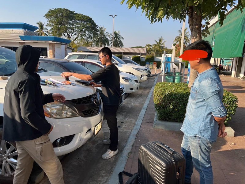 ตะครุบ ผอ. คาห้องน้ำ แอบถ่ายตำรวจยืนฉี่ เอาไปลงกลุ่มลับ