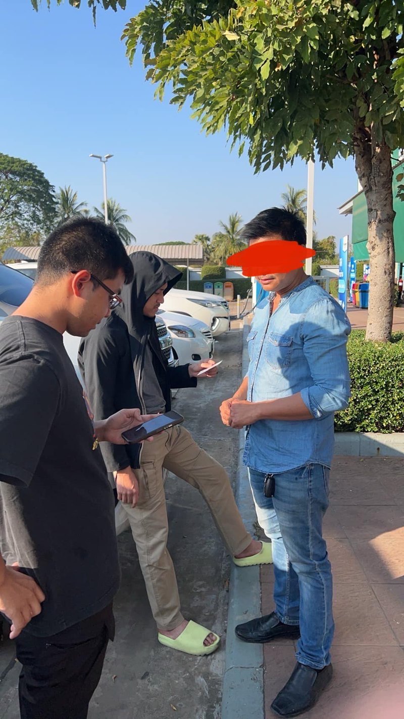 ตะครุบ ผอ. คาห้องน้ำ แอบถ่ายตำรวจยืนฉี่ เอาไปลงกลุ่มลับ