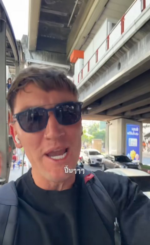 หนุ่มฝรั่งอวดถนน กทม. รถติดแต่เงียบมาก ไม่บีบแตรสนั่นแบบที่อื่น