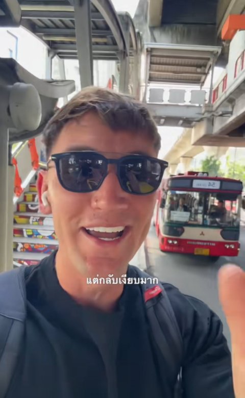 หนุ่มฝรั่งอวดถนน กทม. รถติดแต่เงียบมาก ไม่บีบแตรสนั่นแบบที่อื่น