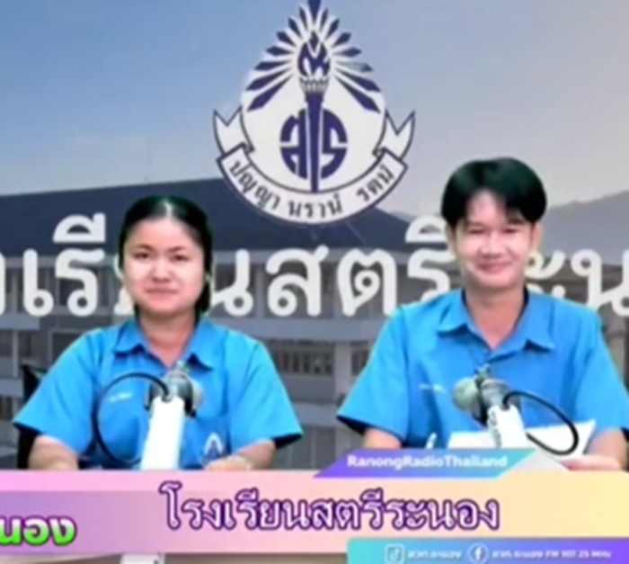 สองนักเรียนอ่านข่าว จู่ ๆ ก็เจอเจอเรื่องพีค ต้องกลั้นขำออกอากาศ