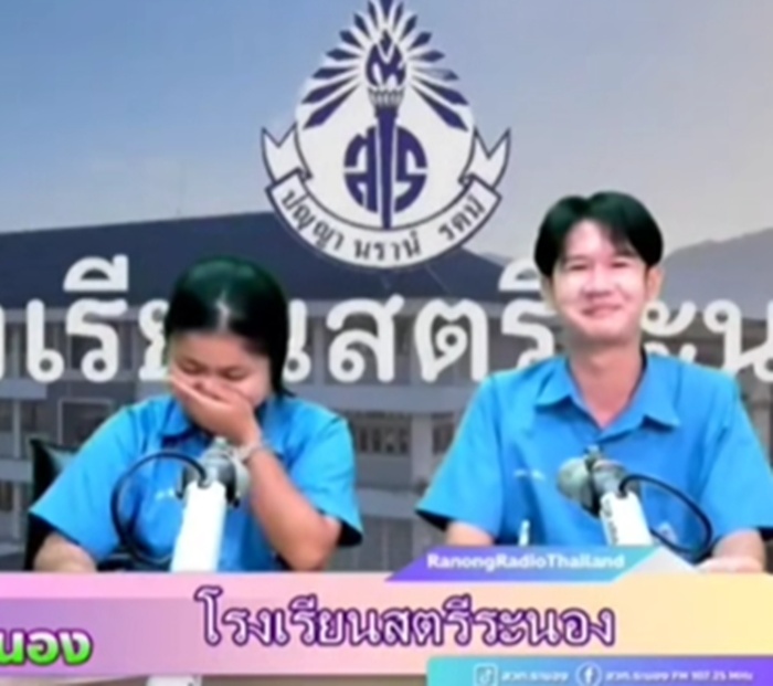 สองนักเรียนอ่านข่าว จู่ ๆ ก็เจอเจอเรื่องพีค ต้องกลั้นขำออกอากาศ