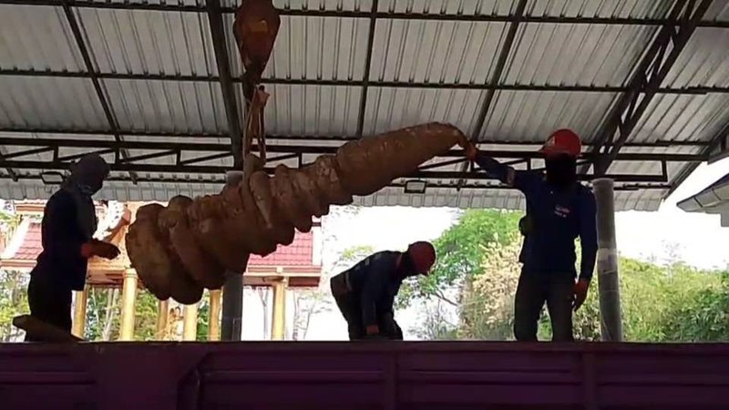 ขุดพบยอดพระเจดีย์ 7 ชั้น ในพื้นที่วัดโบราณ สภาพสมบูรณ์ อายุกว่าพันปี