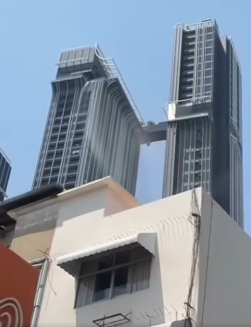 เปิดภาพคอนโดทองหล่อ แผ่นดินไหวซัดจนทางเชื่อมตรงกลางแยกจากกัน