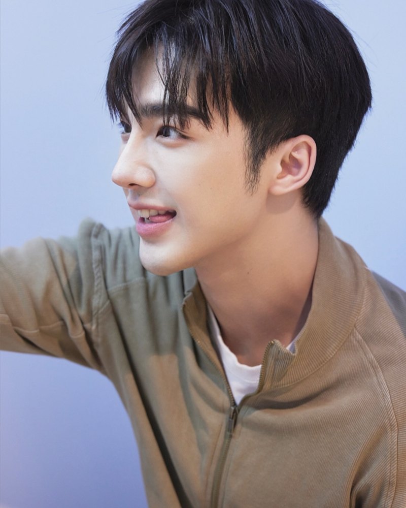 ไวรัล ถ่ายบัตรประชาชนออกมาแล้วหล่อ เปิดวาร์ปหนุ่มคนดัง ไปถ่ายที่ไหน