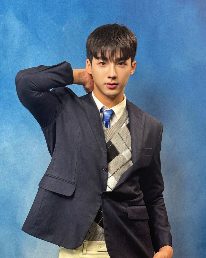 ไวรัล ถ่ายบัตรประชาชนออกมาแล้วหล่อ เปิดวาร์ปหนุ่มคนดัง ไปถ่ายที่ไหน