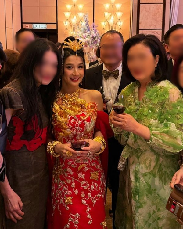 วิวาห์อลังการ ลูกสาวมหาเศรษฐีแต่งงาน สร้อยทองล้อมคอ เปลี่ยนชุด 7 ชุด